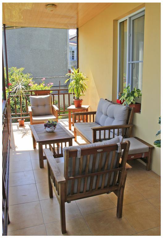 Tinikos Guest House Telavi Exterior photo