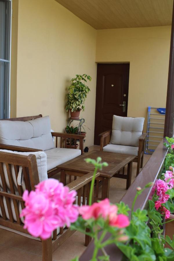 Tinikos Guest House Telavi Exterior photo