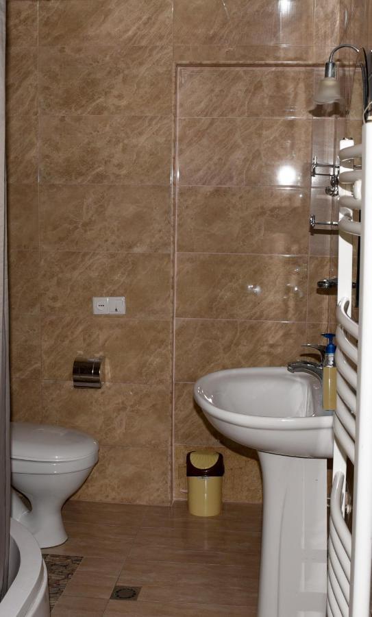 Tinikos Guest House Telavi Exterior photo