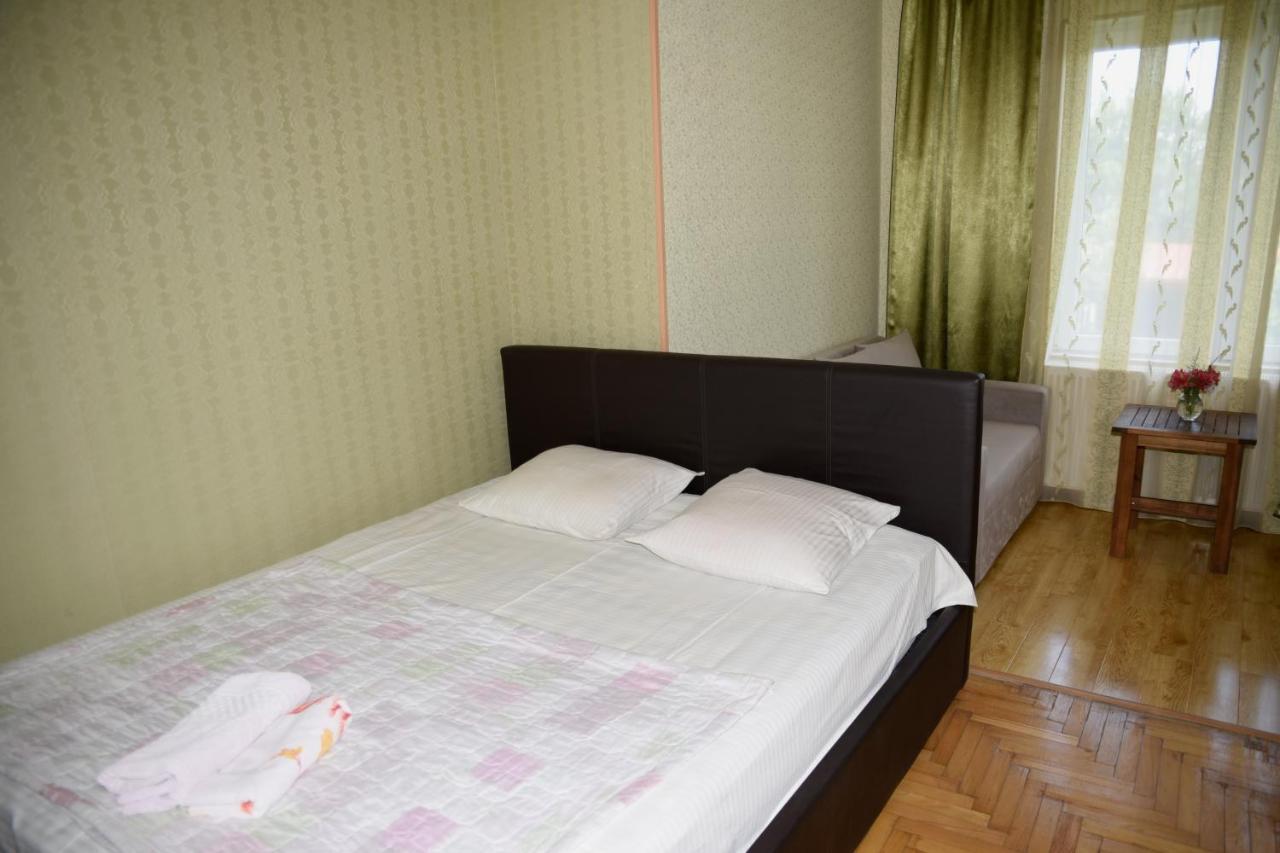 Tinikos Guest House Telavi Exterior photo