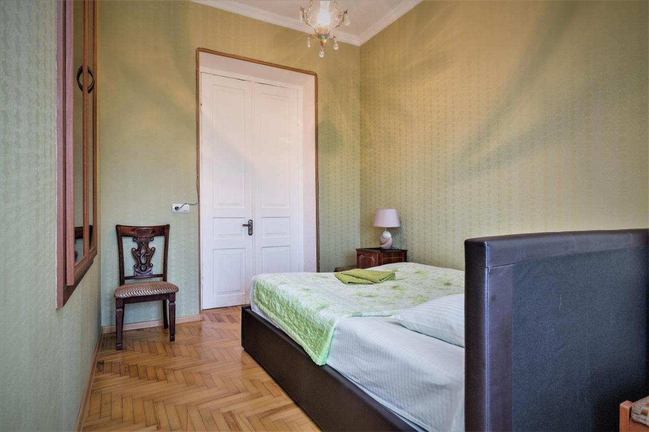Tinikos Guest House Telavi Exterior photo