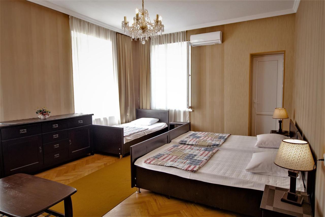 Tinikos Guest House Telavi Exterior photo