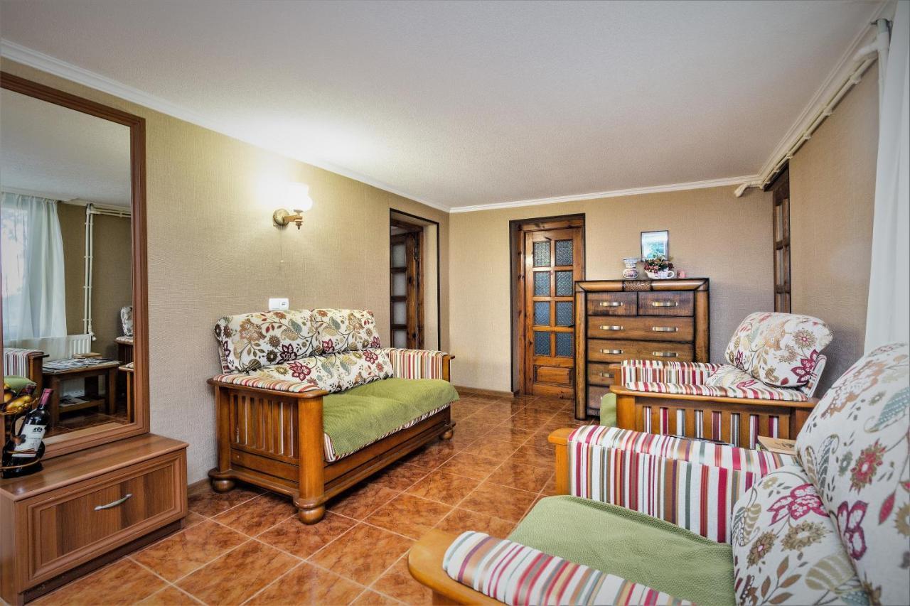 Tinikos Guest House Telavi Exterior photo